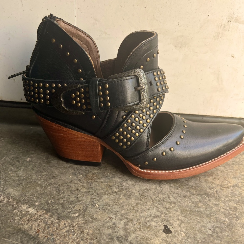 Ariat booties with buckle worn once